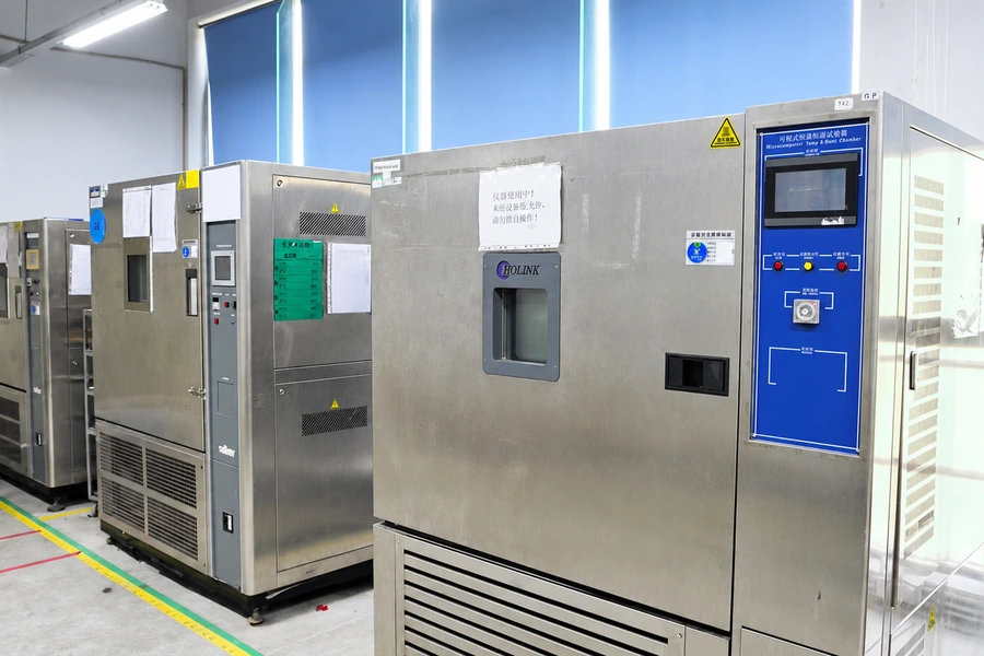Temperature and humidity chamber for thermal protection testing